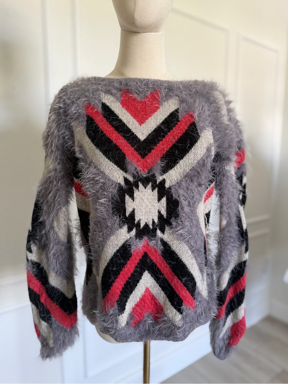 Roommates Fuzzy Geo Heart Crewneck Sweater in Gray, Black & Pink